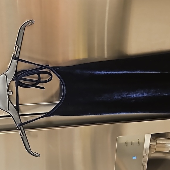 💕RAT & BOA💕 Velvet High Neck Plunging Back Maxi Dress ~ Dark Navy Blue M NWT - Picture 3 of 7